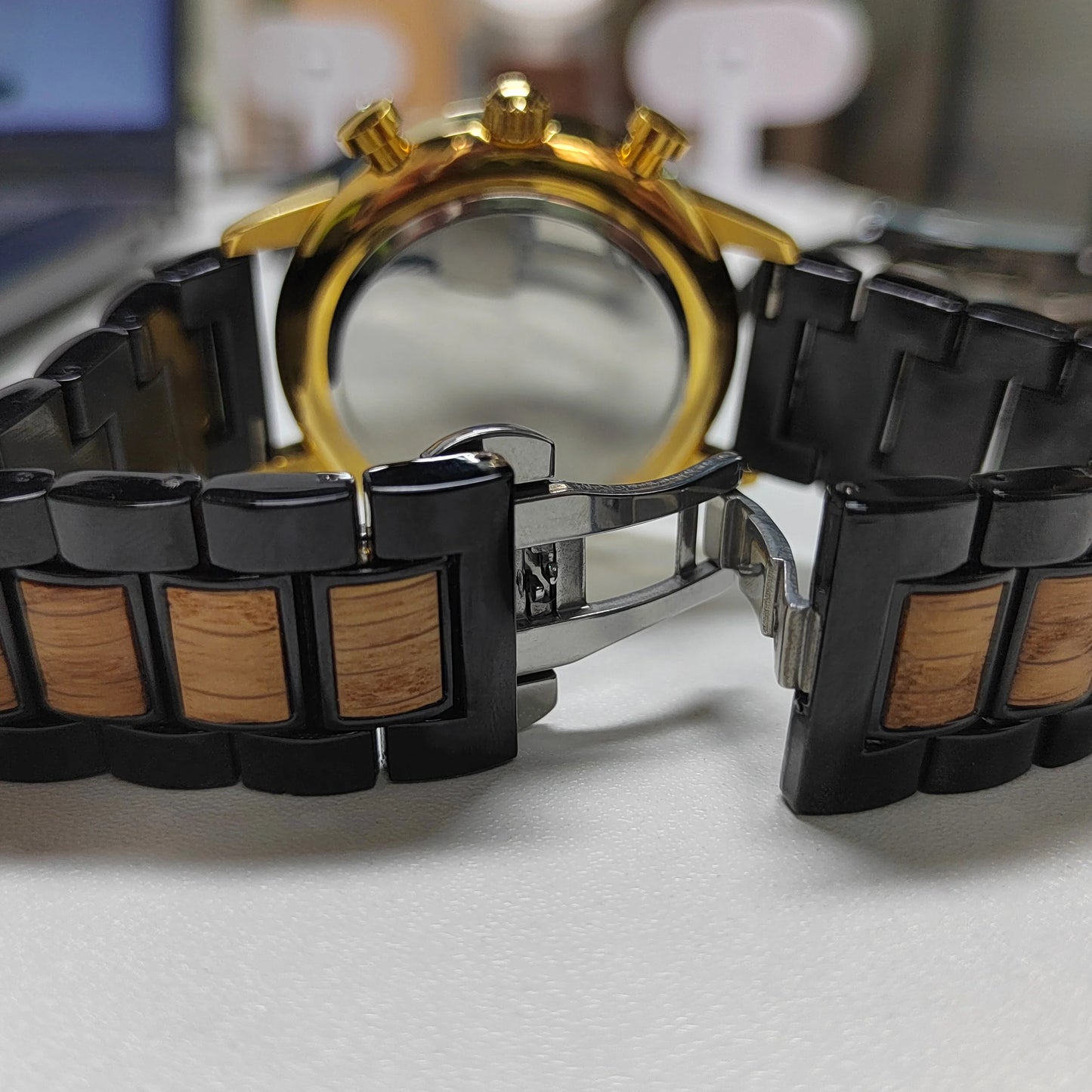 Men’s Wooden Watch With Unique Chronographic Design - Quartz Movement Sports Style