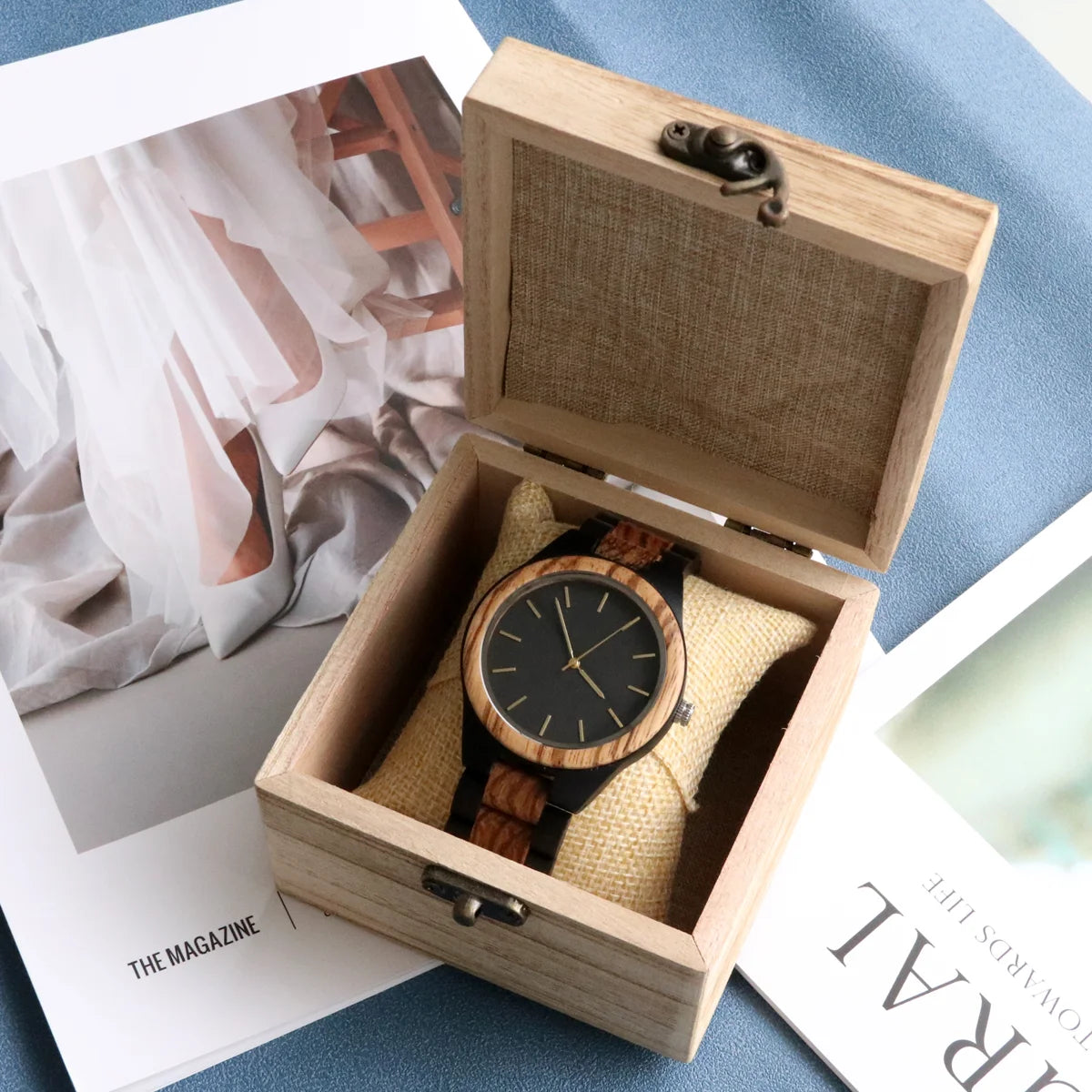 Men’s Classic Analog Wooden Quartz Watch - Retro Numberless Face