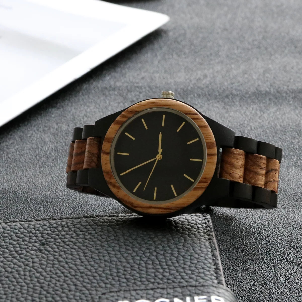 Men’s Classic Analog Wooden Quartz Watch - Retro Numberless Face