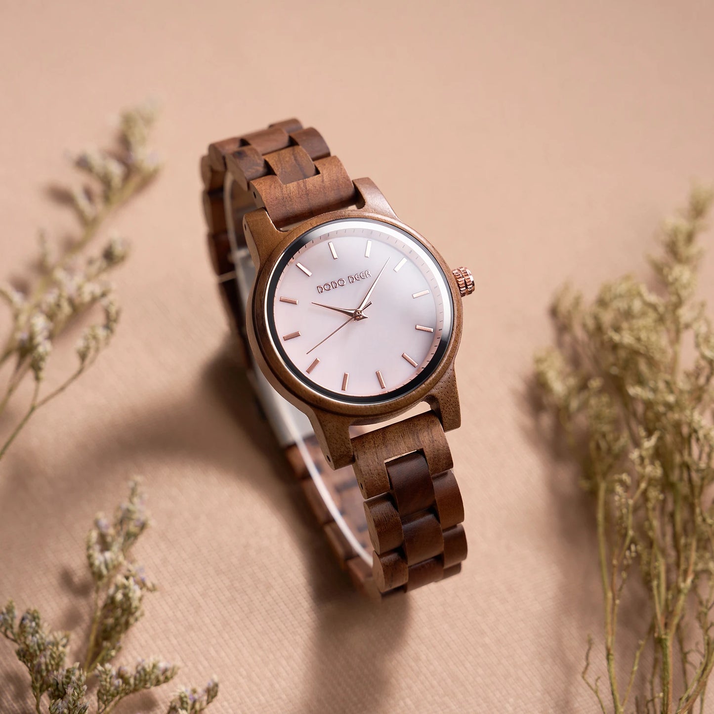Women’s Simple Quartz Wooden Wristwatch - Classic Analog Display With Round Face