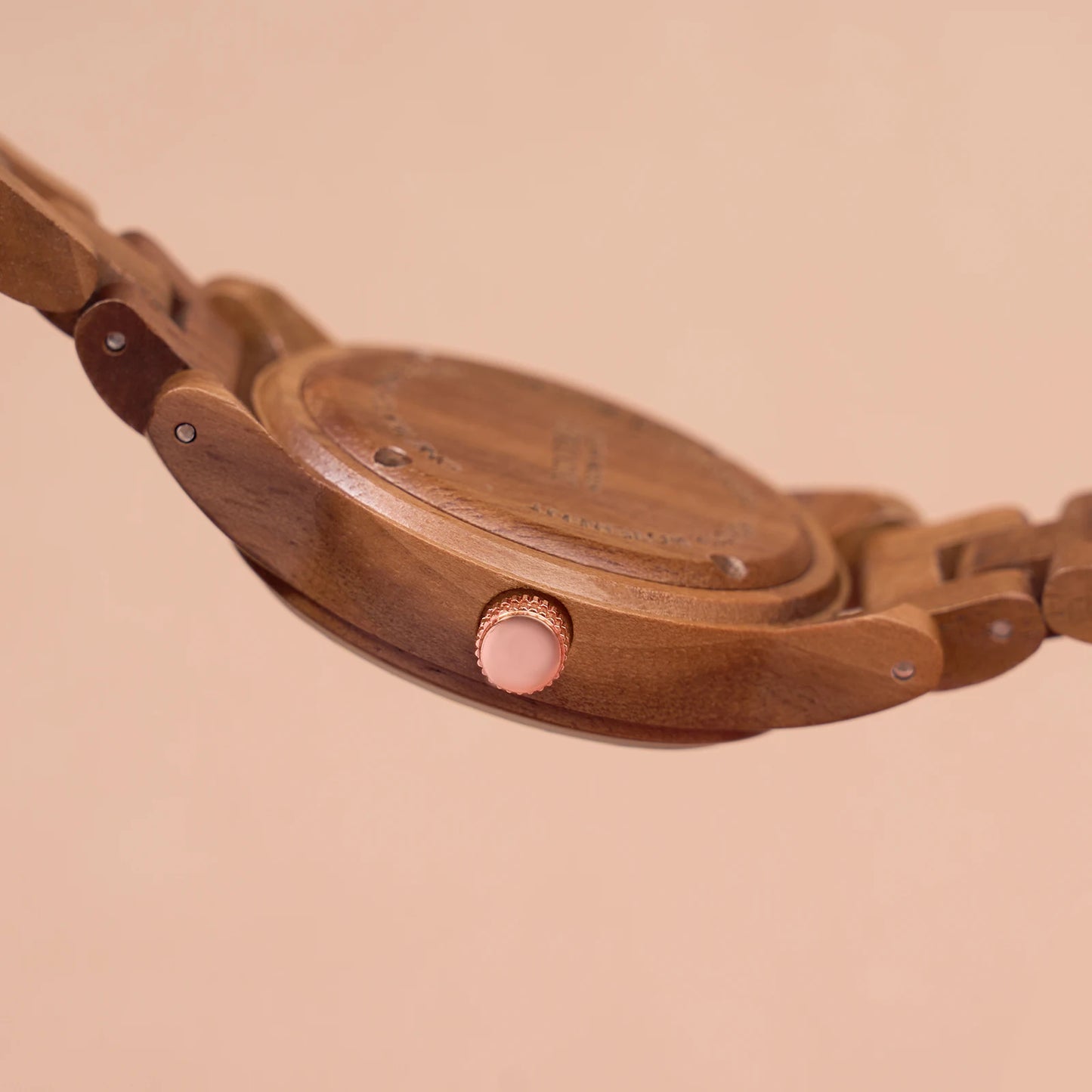 Women’s Simple Quartz Wooden Wristwatch - Classic Analog Display With Round Face