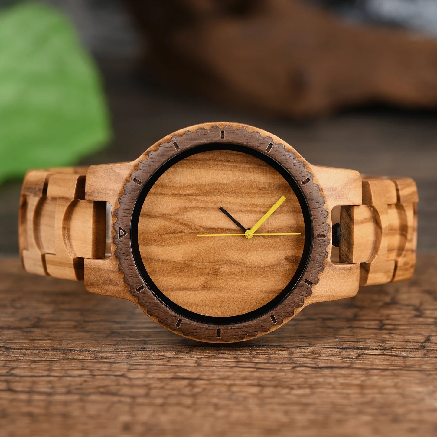 Unisex Wooden Watch for Men and Women - Fashionable Luxury Timepiece - Quartz Movement With Numberless Face