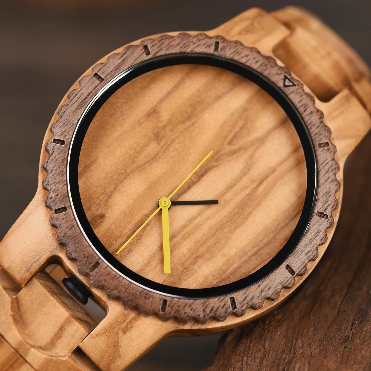 Unisex Wooden Watch for Men and Women - Fashionable Luxury Timepiece - Quartz Movement With Numberless Face