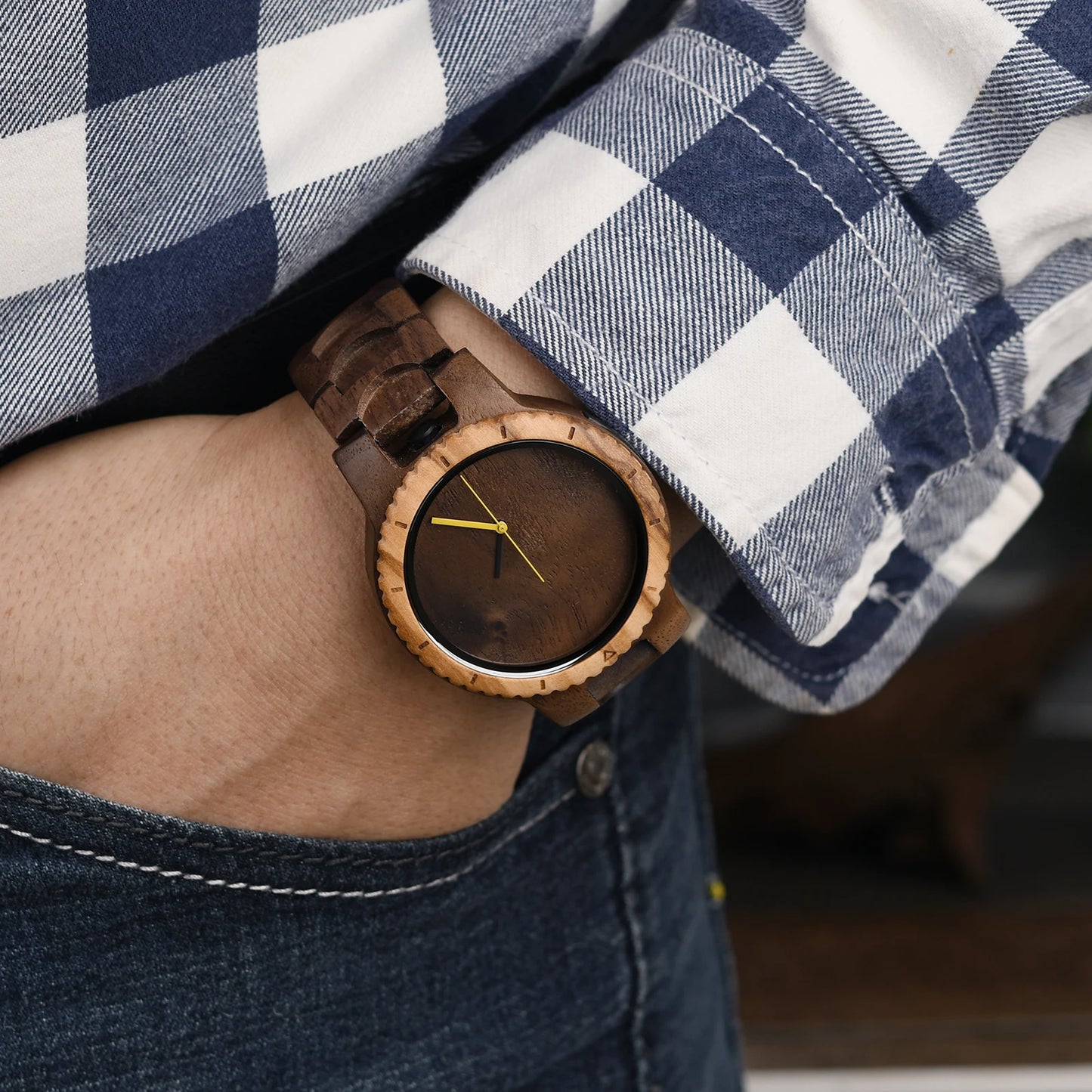 Unisex Wooden Watch for Men and Women - Fashionable Luxury Timepiece - Quartz Movement With Numberless Face