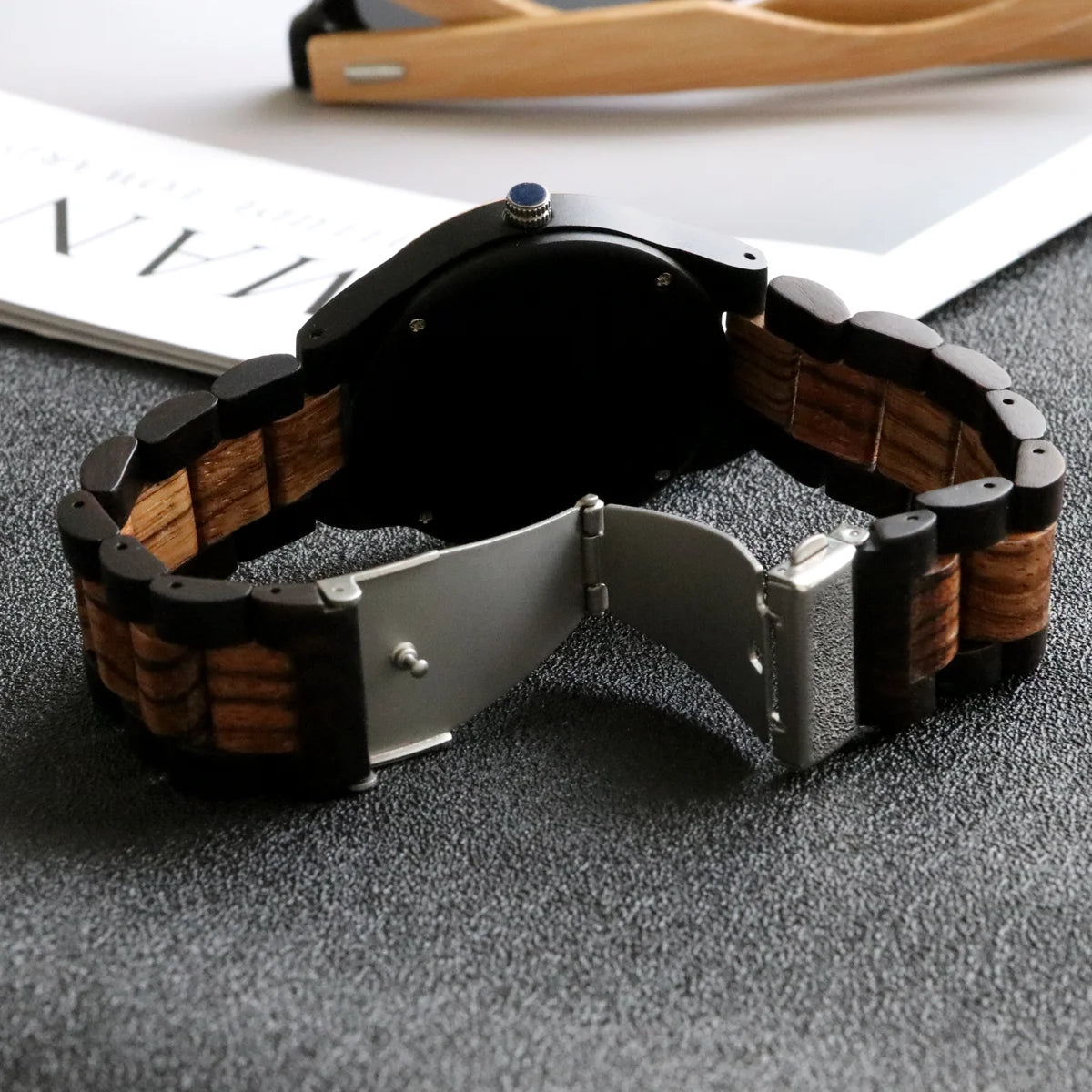 Men’s Classic Analog Wooden Quartz Watch - Retro Numberless Face