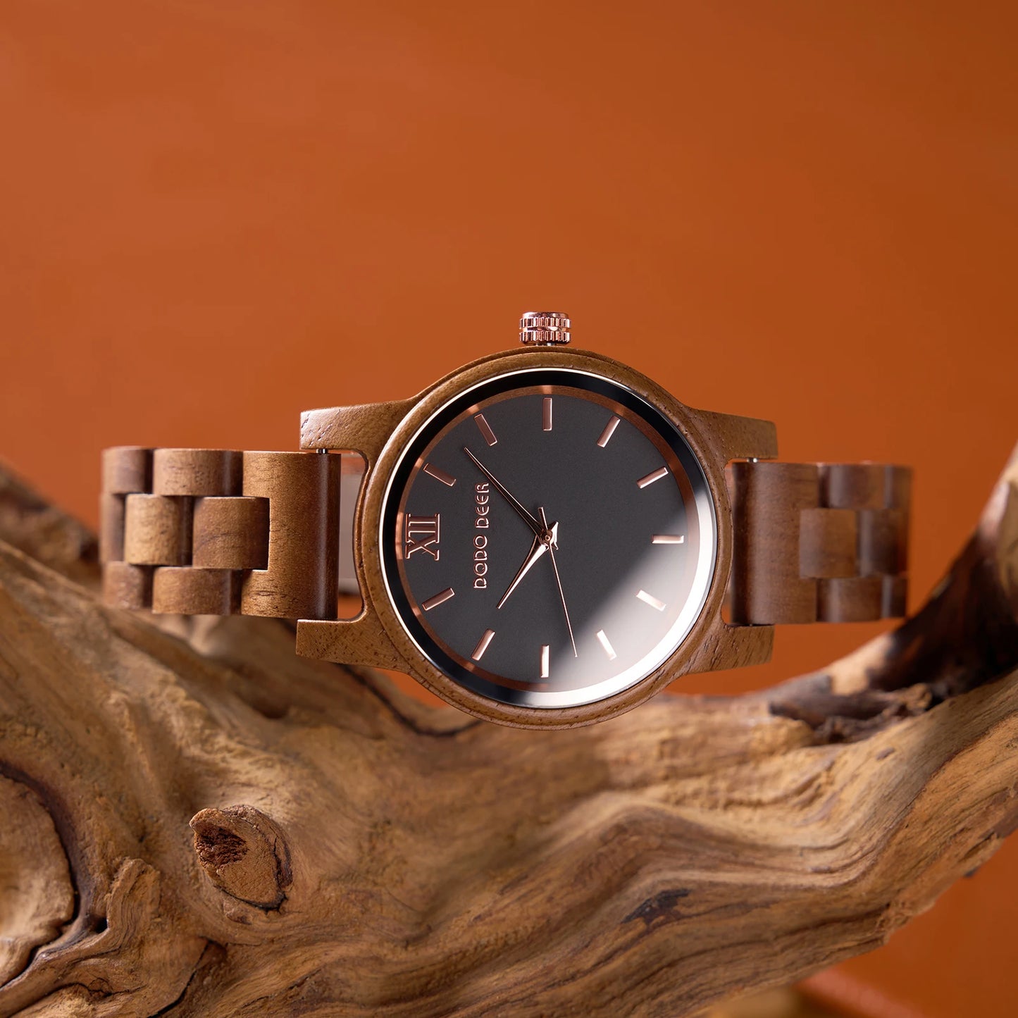 Women’s Simple Quartz Wooden Wristwatch - Classic Analog Display With Round Face