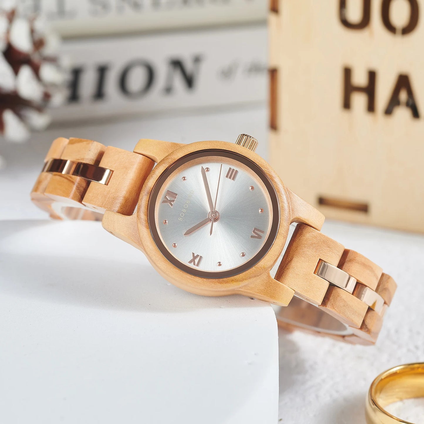 Women's Round Face Wooden Watch Fashion Quartz Watch for Ladies With Paper Gift Box